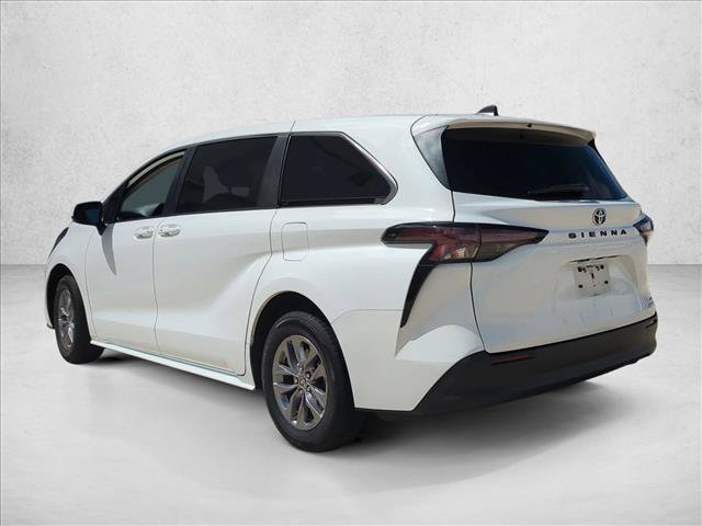 Used 2023 Toyota Sienna LE FWD image 7
