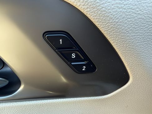 Used 2024 Chrysler Pacifica Touring-L FWD image 20