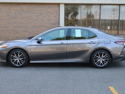 Used 2022 Toyota Camry XLE FWD image 8