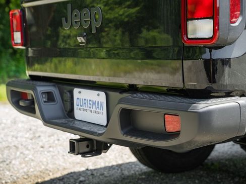 New 2025 Jeep Gladiator Sport image 7