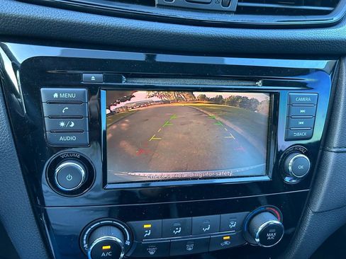 Used 2018 Nissan Rogue S FWD image 24