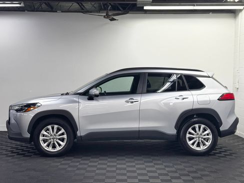 Used 2022 Toyota Corolla Cross LE w/ Moonroof Package AWD/4WD image 3