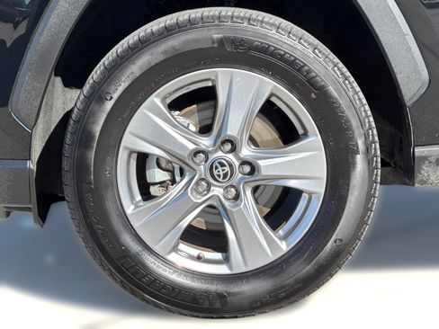 Used 2025 Toyota RAV4 XLE w/ Convenience Package image 10