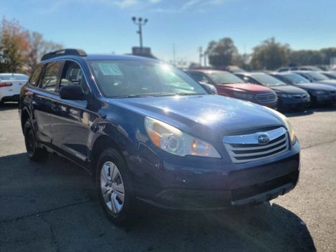 Used 2010 Subaru Outback 2.5i image 7