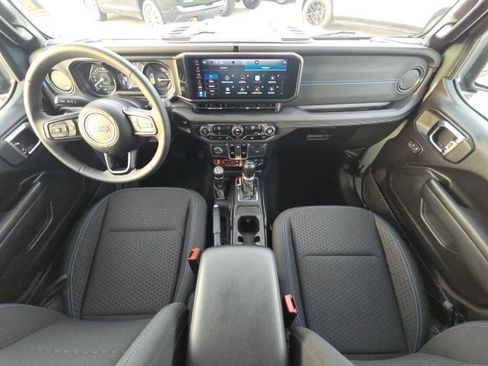 Used 2025 Jeep Wrangler Unlimited Rubicon 4xe image 34