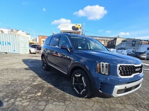Used 2025 Kia Telluride S image 3