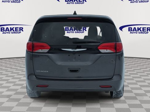 Used 2023 Chrysler Voyager LX image 4