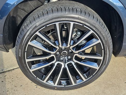 New 2026 Volvo XC90 B6 Plus w/ Protection Package Premier AWD/4WD image 7