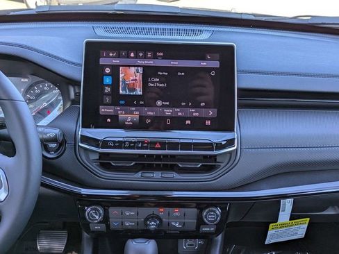 New 2026 Jeep Compass Latitude AWD/4WD image 18