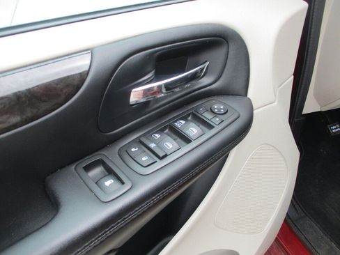 Used 2015 Dodge Grand Caravan SXT w/ Security Group FWD image 25