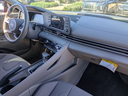 Certified 2025 Hyundai Elantra Sport image 12