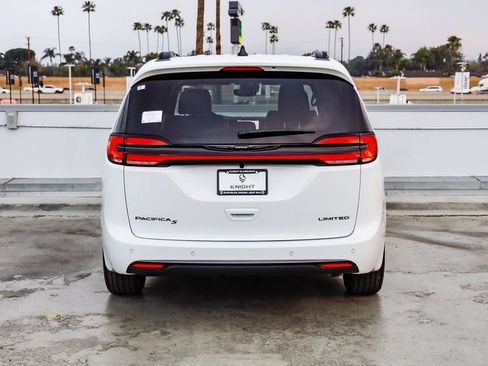 New 2026 Chrysler Pacifica Limited w/ S Appearance Package image 8