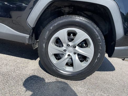 Used 2021 Toyota RAV4 LE AWD/4WD image 10