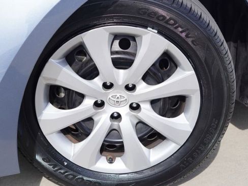Used 2021 Toyota Corolla LE FWD image 11