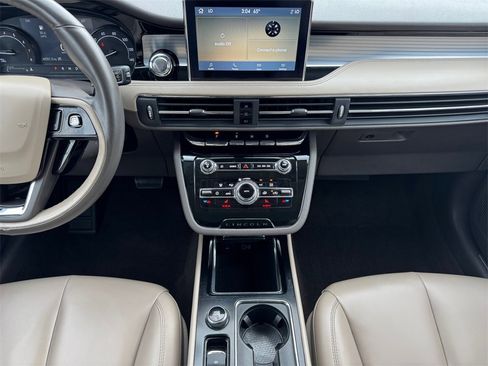 Used 2021 Lincoln Corsair FWD image 11