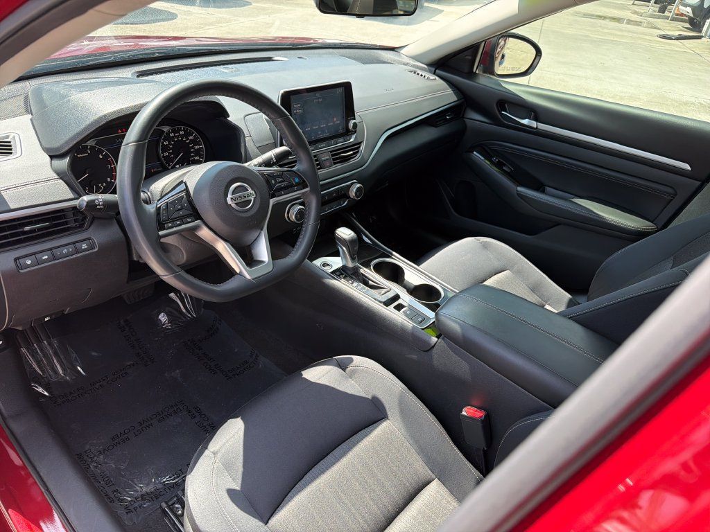 Used 2021 Nissan Altima 2.5 SV w/ SV Premium Package FWD image 14