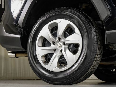 Used 2021 Toyota RAV4 LE FWD image 48