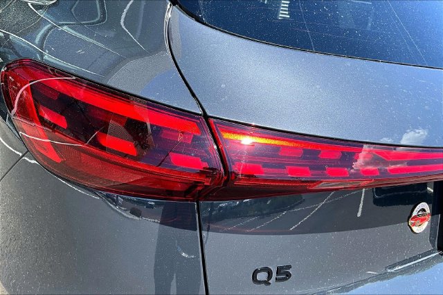 Used 2025 Audi Q5 Premium w/ Convenience Package AWD/4WD image 23