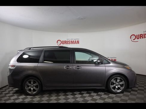 Used 2019 Toyota Sienna SE Premium FWD image 10