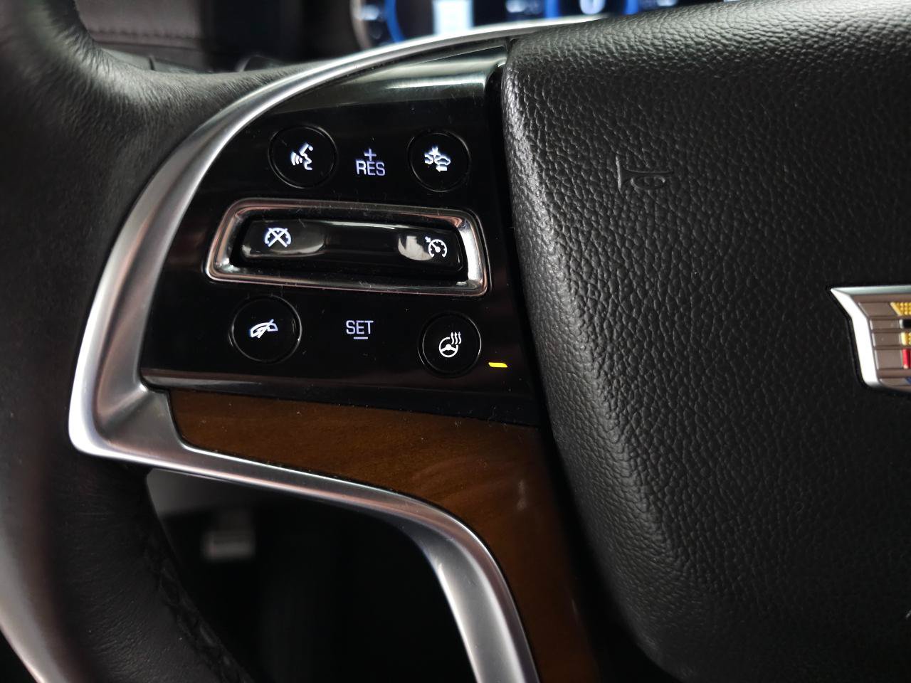 Used 2017 Cadillac Escalade Luxury AWD/4WD image 18