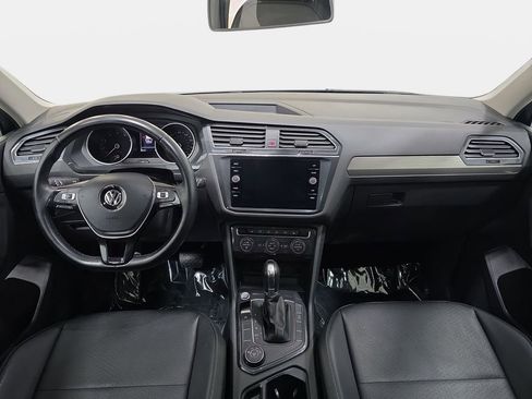 Used 2019 Volkswagen Tiguan SE w/ Panoramic Sunroof Package image 10