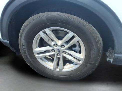 Used 2020 Ford Explorer XLT w/ Equipment Group 202A AWD/4WD image 18