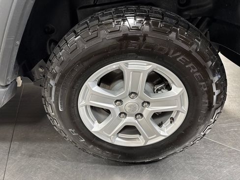Used 2018 Jeep Wrangler Unlimited Sport S AWD/4WD image 12