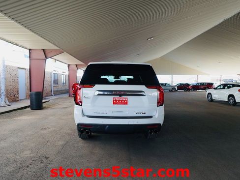 Used 2023 GMC Yukon XL AT4 w/ Technology Package image 4