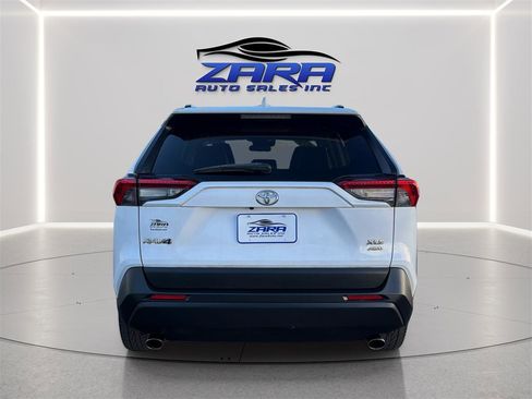 Used 2019 Toyota RAV4 XLE Premium w/ Cold Weather Package AWD/4WD image 6