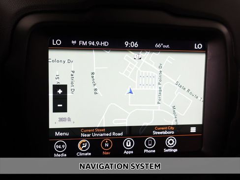 Used 2023 Jeep Renegade Latitude AWD/4WD image 3