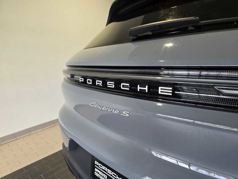Used 2024 Porsche Cayenne S image 19