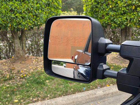 Used 2017 Nissan Titan PRO-4X w/ Pro-4x Convenience Package image 10