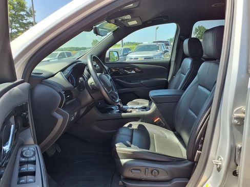Used 2022 Chevrolet Traverse RS w/ LPO, Floor Liner Package AWD/4WD image 19