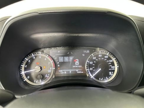 Used 2023 Toyota Highlander L image 17