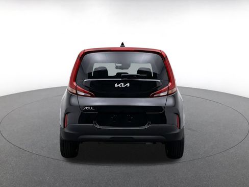 Used 2025 Kia Soul LX w/ LX Technology Package FWD image 8
