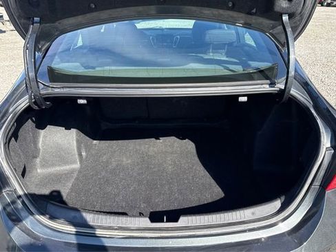 Used 2018 Chevrolet Malibu LT image 12