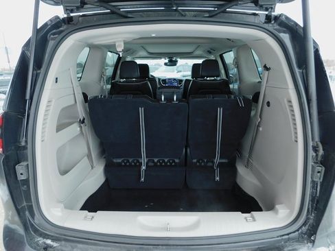 Used 2024 Chrysler Pacifica Limited image 13