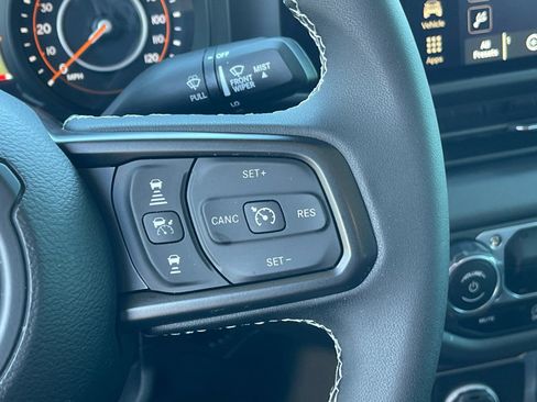 Used 2025 Jeep Gladiator Rubicon AWD/4WD image 26