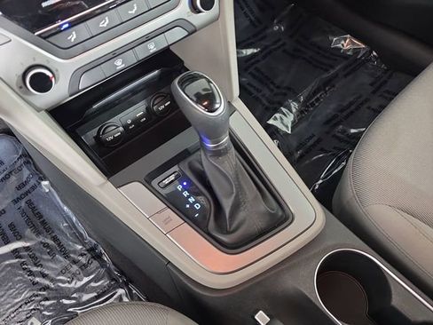 Used 2017 Hyundai Elantra SE image 32