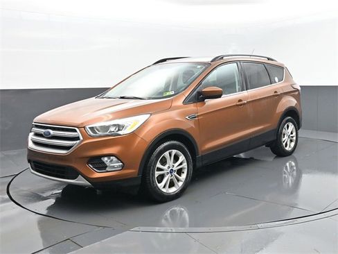Used 2017 Ford Escape SE w/ Equipment Group 201A image 1