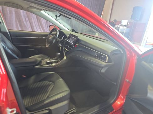 Used 2022 Toyota Camry SE FWD image 11