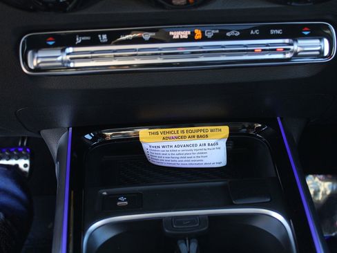 Certified 2025 Mercedes-Benz GLB 35 AMG 4MATIC image 21