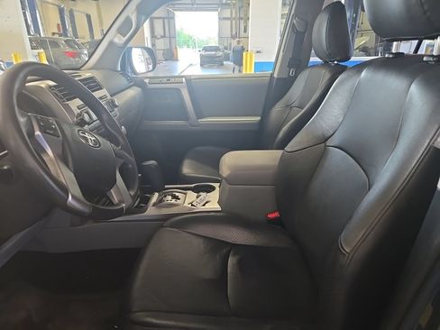 Used 2011 Toyota 4Runner SR5 w/ Convenience Pkg AWD/4WD image 8