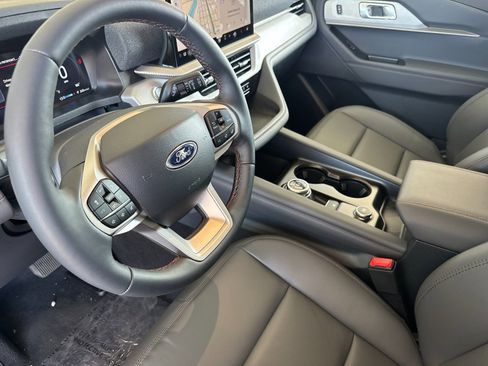 New 2026 Ford Explorer Active w/ Active Comfort Package image 9