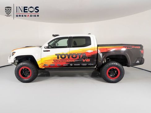 Used 2018 Toyota Tacoma TRD Pro AWD/4WD image 2