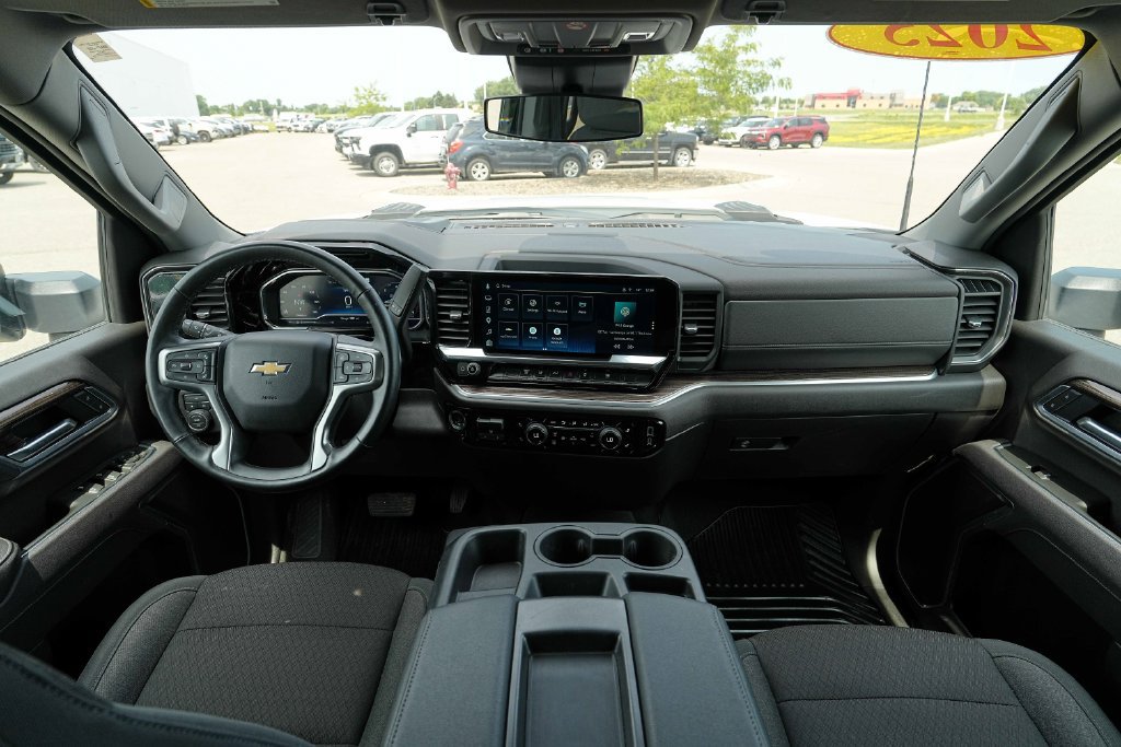 Used 2025 Chevrolet Silverado 2500 LT w/ Convenience Package AWD/4WD image 28