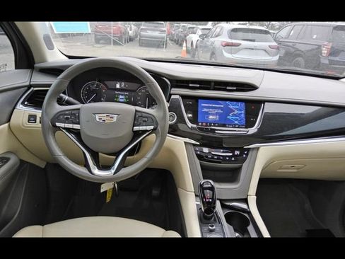 Used 2023 Cadillac XT6 Premium Luxury FWD image 7