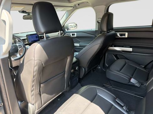 Used 2023 Ford Explorer XLT w/ Equipment Group 202A AWD/4WD image 15