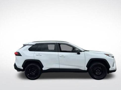 Used 2020 Toyota RAV4 LE FWD image 16