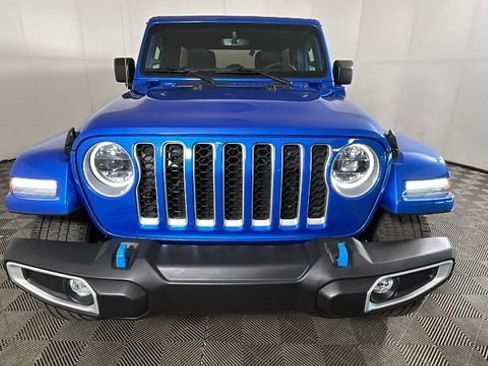 Used 2023 Jeep Wrangler Unlimited Sahara AWD/4WD image 7